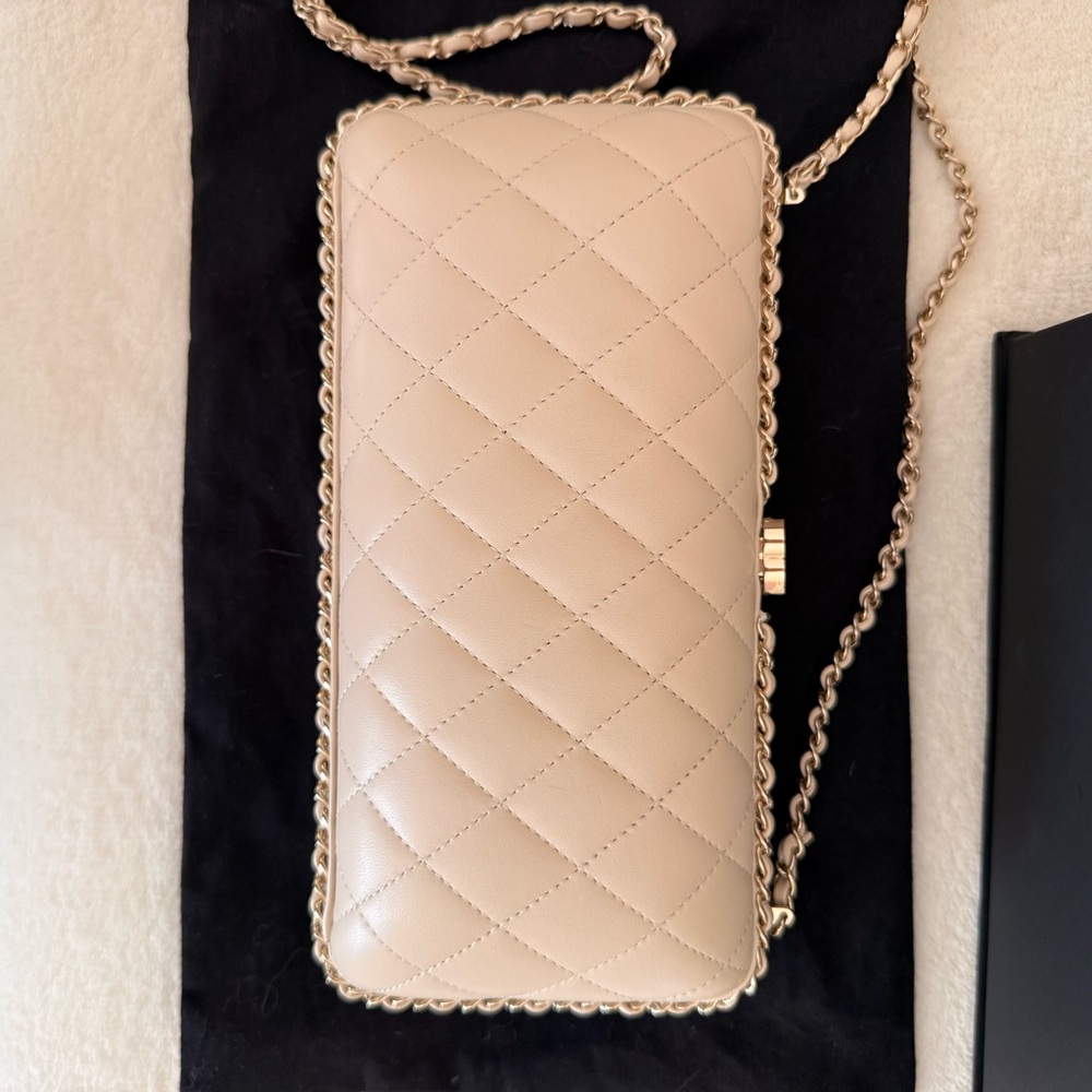 CHANEL Beige Quilted Evening Bag - Picture 3 of 13